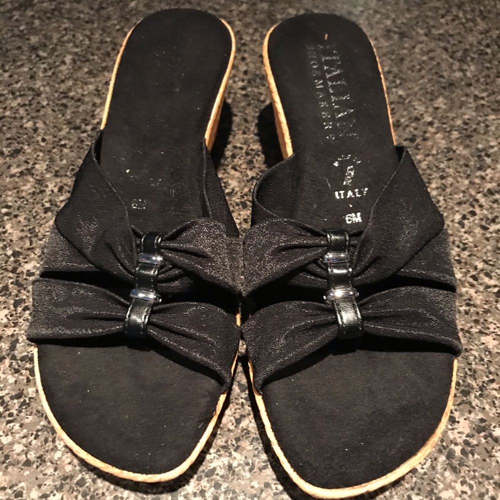 Black Wedges
